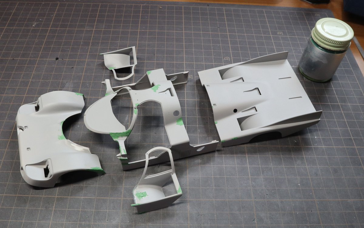 fun_to_modeling's tweet photo. ボデーの下地仕上げもあと少し、今回はボデー仕上げより先に内蔵物作ります。
結構作りこむのでボデーが干渉した時のダメージを減らす意味で。
#All_That_Competition_Car2026
#Cカーandルマンカーコンペ2026
#CLAYmodels
#PORSCHE_956 https://t.co/9KZsugqJor