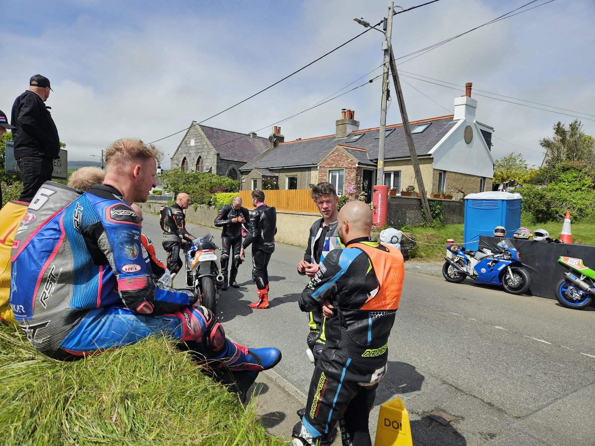 Mermaid_KaTTe's tweet photo. Big group of riders held during yesterday's red flag. A few borrowed my phone to call loved ones, then realised I had live timing...it's a wonder I got it back as squabbles ensued 🤣. Disappointment I didn't smoke but you can't have everything 😂 Great bunch of lads 🏁🇮🇲 #billown https://t.co/sukztPLuX2