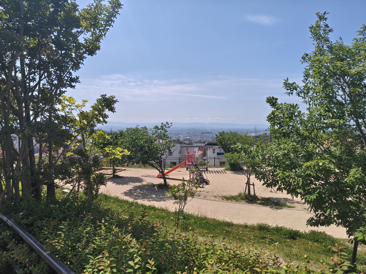 risuchi04's tweet photo. 山の上の方でお仕事でしたー！
今は街に戻ってきてコワーキングスペースにて週明けの計画を📝 https://t.co/cVznpV4TbO