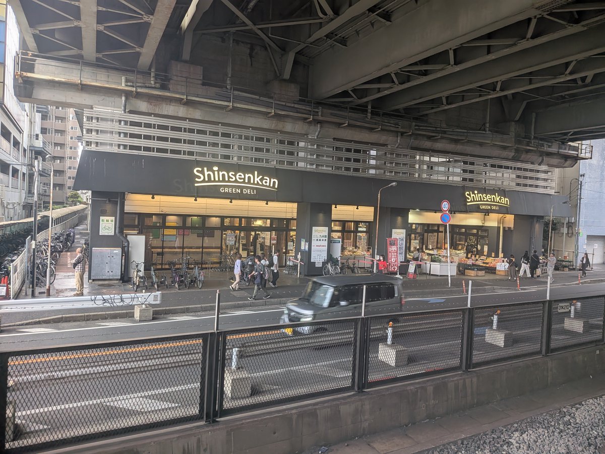 とーざい tweet media