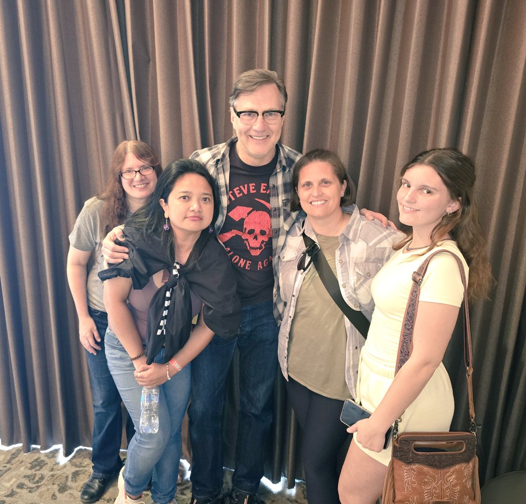 n2twdgov's tweet photo. After 10 years,  part of the OG @MorrisseyGirls  reunited with @davemorrissey64 . It was epic, as always to see you. Thank you for making us feel so special. https://t.co/xRItA9g9l7