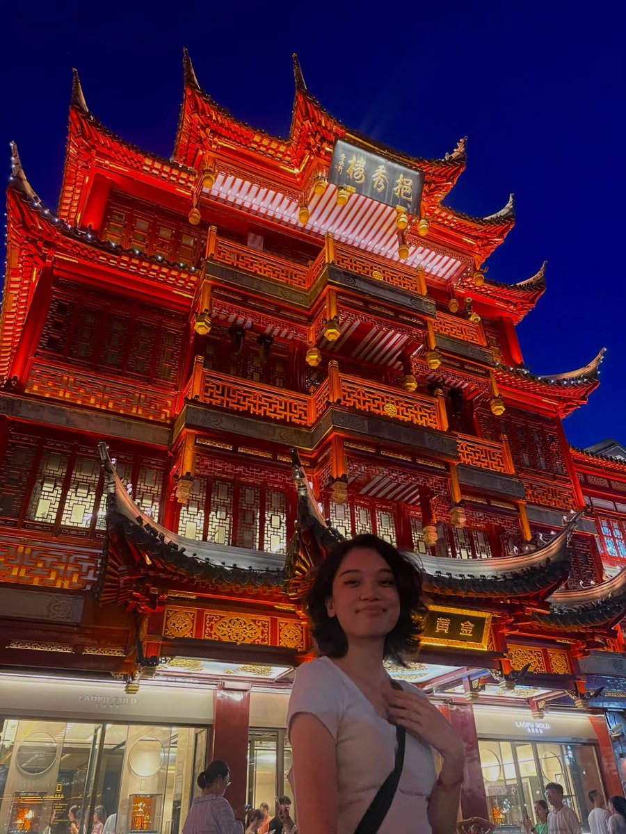 uhmcom's tweet photo. ✨️Midweek Magic ✨️

We are back with our next student star, and this week's spotlight is on Asia Nunez!

Asia was awarded the 2026 Graduate Dean’s Scholarship Award! Congrats!🎖

Let's get to know our student star from Oahu🌊 on Insta, FB+ LinkedIn!

https://t.co/pXRMWVvHGd https://t.co/2WitEBTgKu