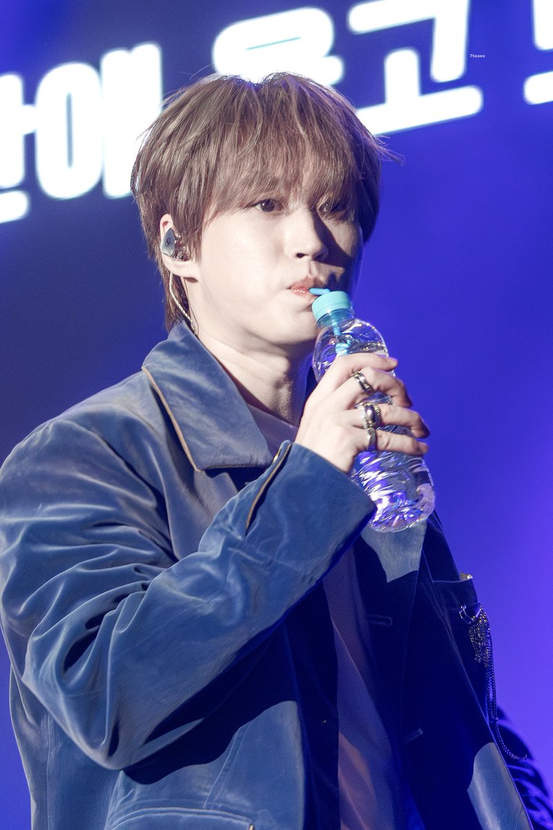 우연 tweet media