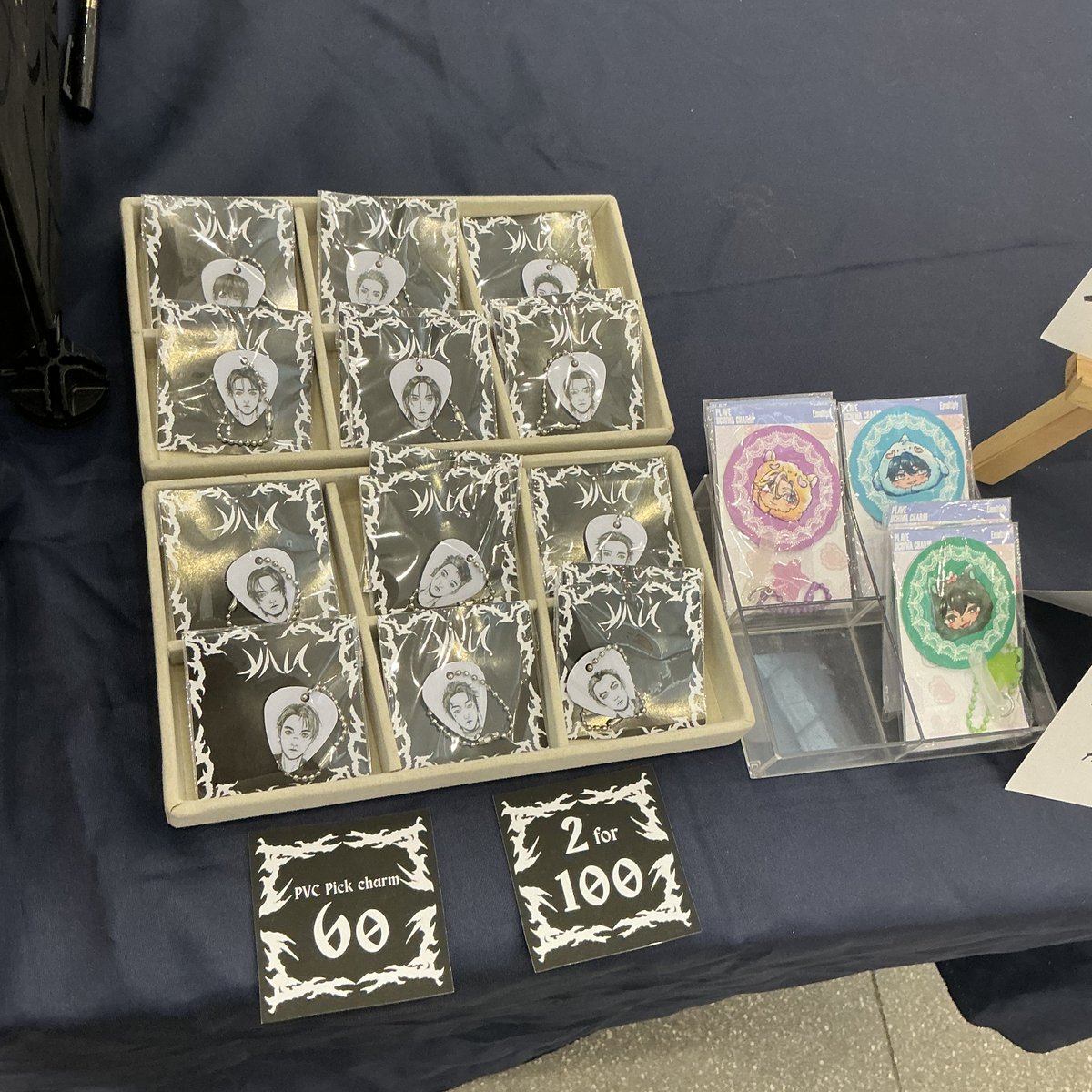 villa_ink's tweet photo. My first svt art booth with @seventeen_ACEs!
Also doing on the spot ink commissions! Some picks are already sold out (I understocked)
#ST11LLwithSVT https://t.co/EFSpLesd72