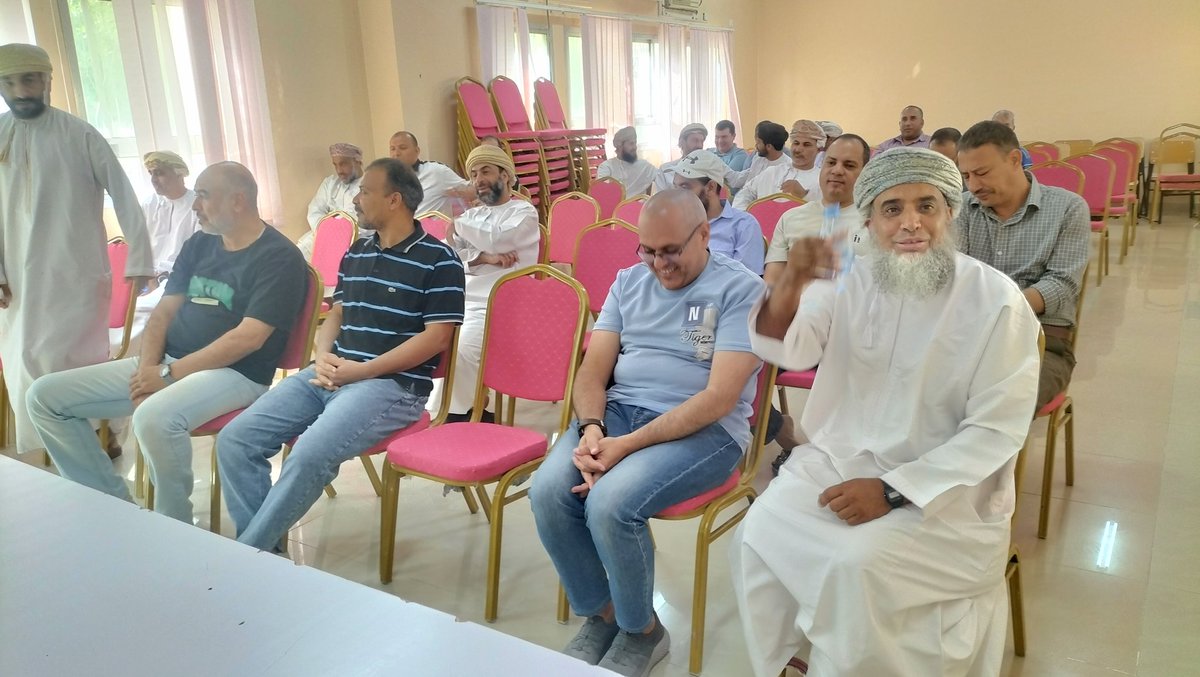 abuzaidschool's tweet photo. عقدت إدارة المدرسة  اجتماعًا للهيئة التدريسية لمناقشة الاستعدادات الخاصة بفترة الاختبارات القادمة، وآلية تنظيم العمل واللجان، إضافة إلى عددٍ من التنبيهات والتوجيهات التربوية والإدارية التي تسهم في تعزيز الانضباط وجودة العمل المدرسي. https://t.co/wx9faGaPlw