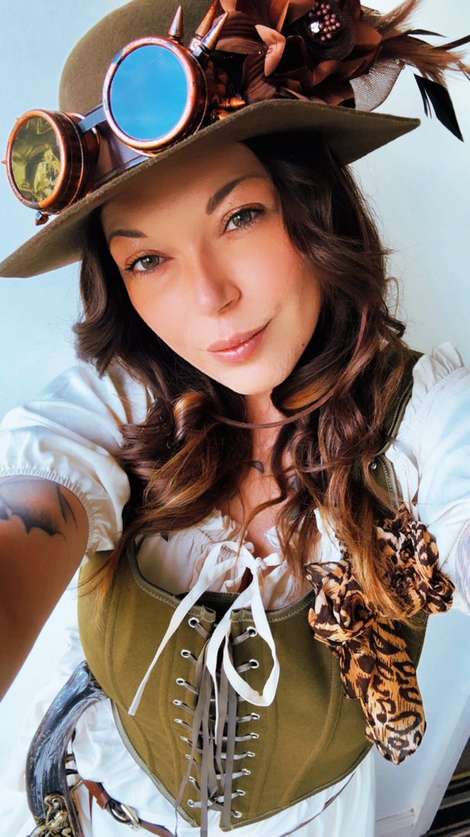 Northernslutt's tweet photo. Ready! Steampunk Day #steampunk https://t.co/sRJkjtJ6xz