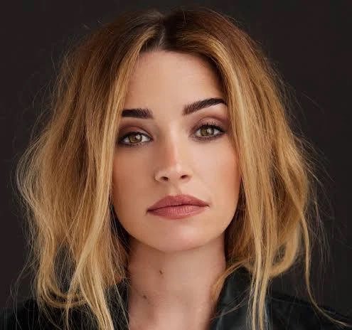 Yoamarahonei's tweet photo. HAPPY 37th BIRTHDAY BRIANNE HOWEY ❤️#May24th✨#Actress✨#GinnyandGeorgia✨#KindaPregnant✨#TimeTrap✨#DearSanta✨#BrianneHowey✨#explorepage✨ https://t.co/LjfyjV8c70