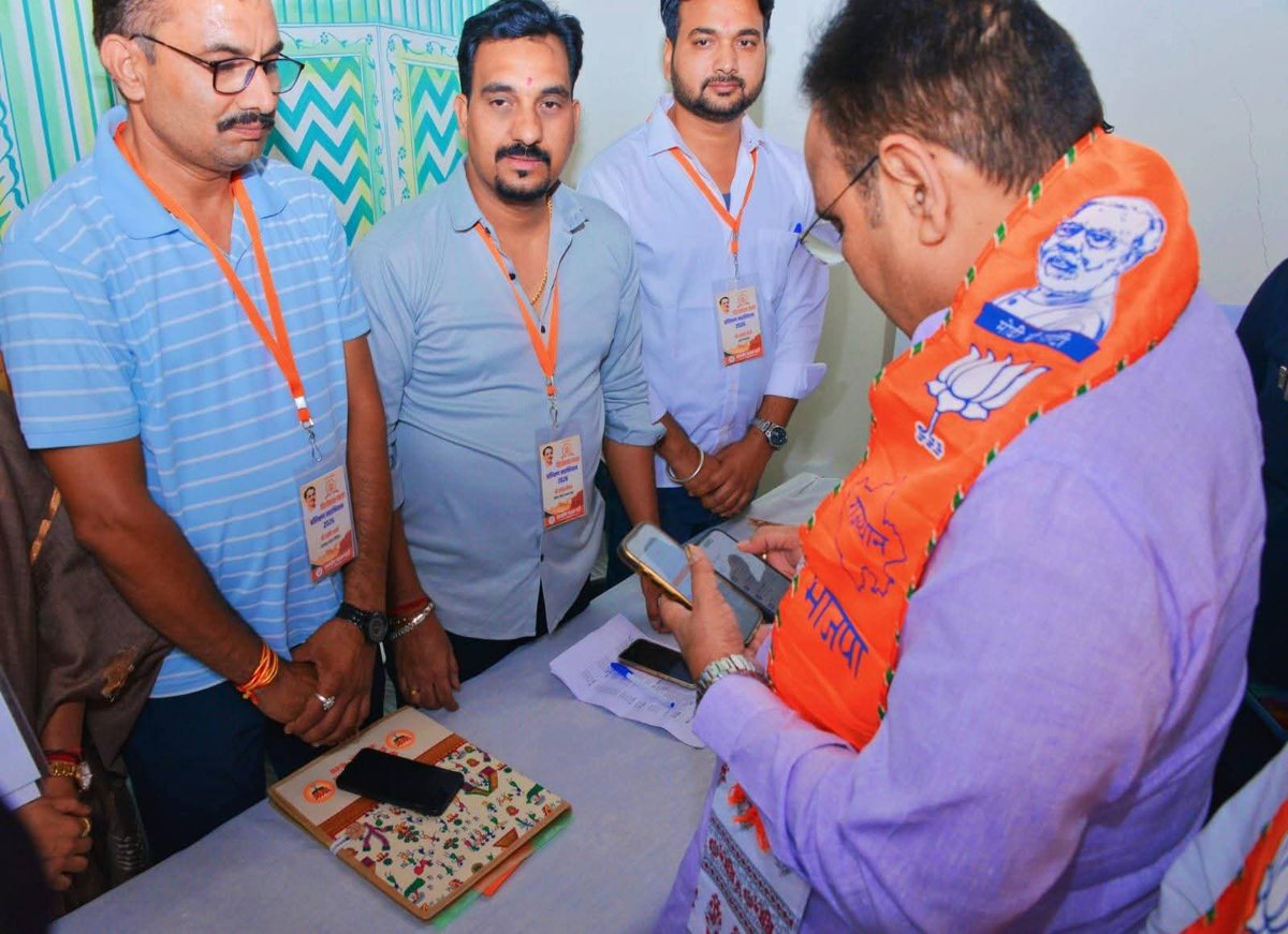 MANISH SHARMA (मोदी का परिवार) tweet media
