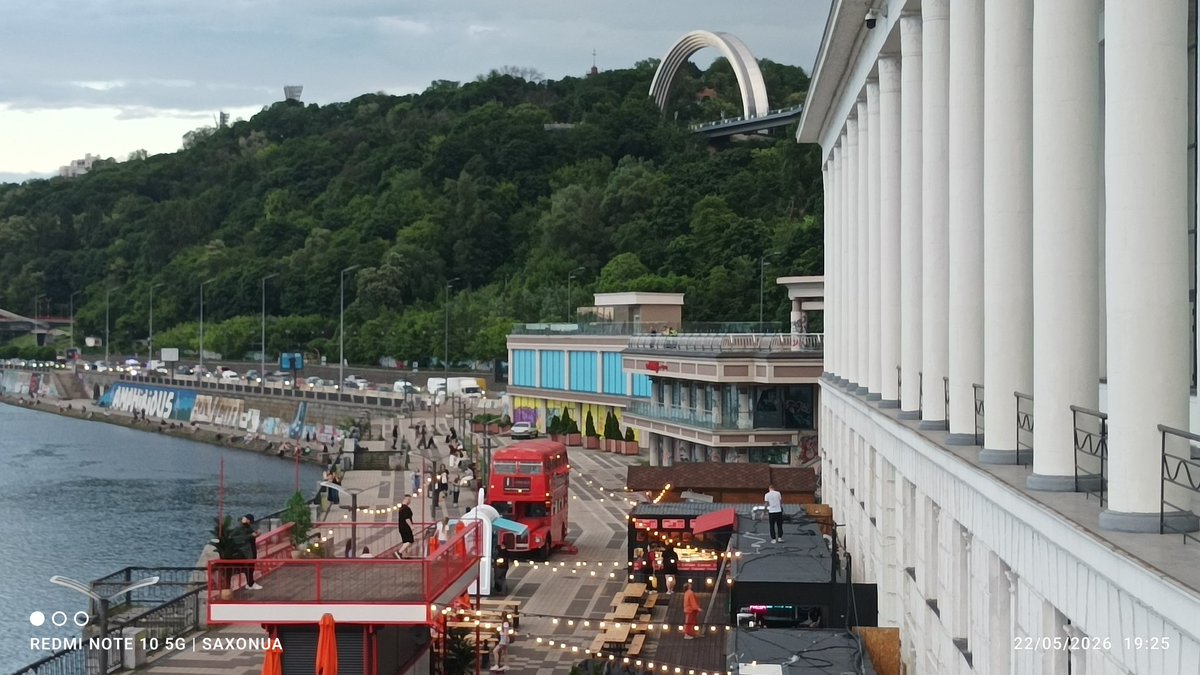 AustinNicholas0's tweet photo. @GrantWescott I came down to Poshtova Ploscha early to check on my friend's bus cafe as I saw that the Podil area was hit. Thankfully, everything is OK here. https://t.co/EQFWSBC7FH