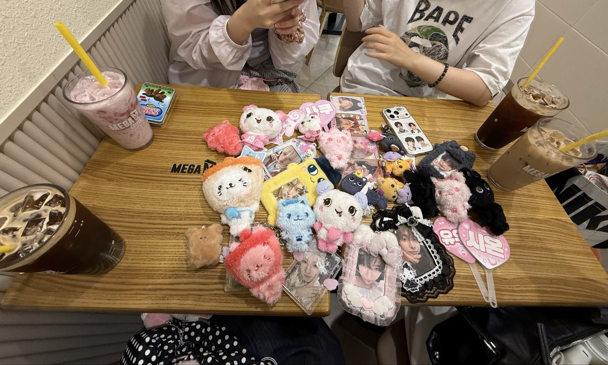 덩팔 tweet media