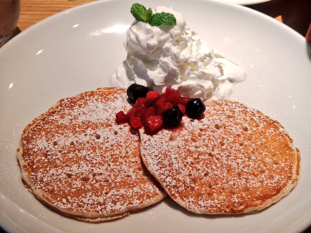 massaa14's tweet photo. 本日のランチは、La Ohanaへ
こちらのメニューを注文！
合計4576円
凄いボリューム！
少し頼みすぎてしまいました〜
ごちそうさまでした～😋👍💕
#すかいらーくHD
#株主優待使用
#ジャストカバー https://t.co/6DRcXv2JtM