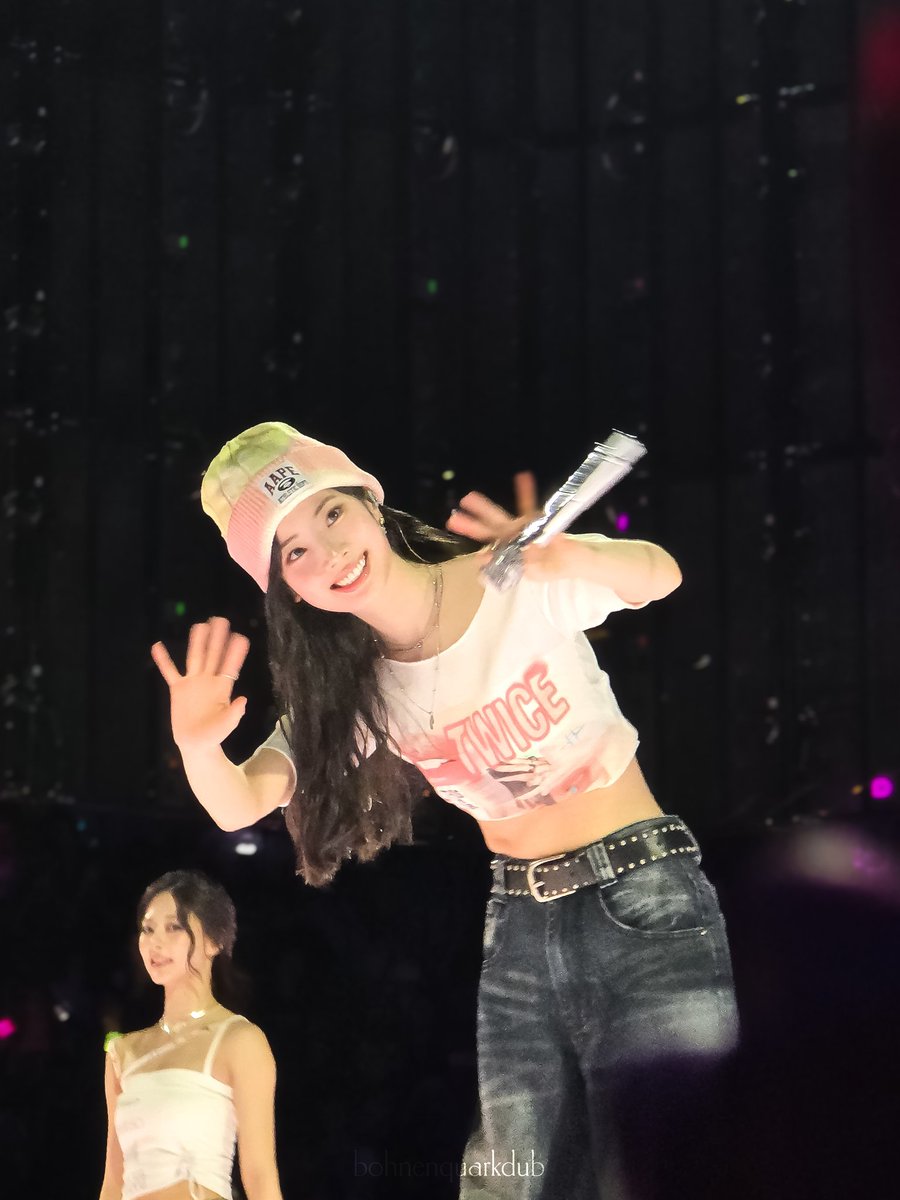 GiaHuyPhmNgc2's tweet photo. Glowing as always-
#TWICE #트와이스 #DAHYUN #다현 https://t.co/k5bInOqVOe
