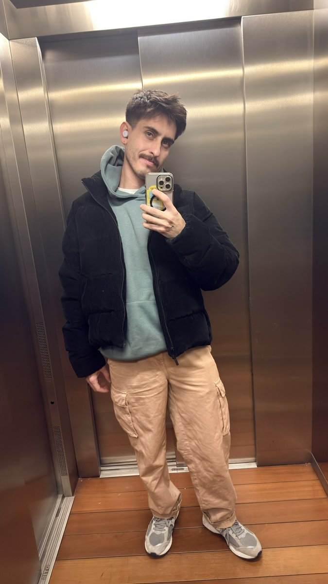 US_Javi's tweet photo. De llevar abrigos a querer ir en pelotas. WTF Madrid !!! https://t.co/EwY2quDmxA