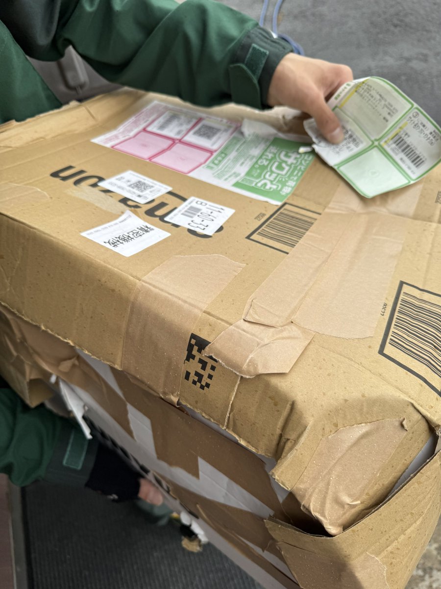 UberXAkiHera's tweet photo. 【悲報】𝖺𝗆͜𝖺͉𝗓𝗈𝗇で注文したらゴミが届く【ヤマト運輸】

ヤマト運輸さん、アマゾンジャパン合同会社さん....どういう事ですか？ https://t.co/os5E5nD92D