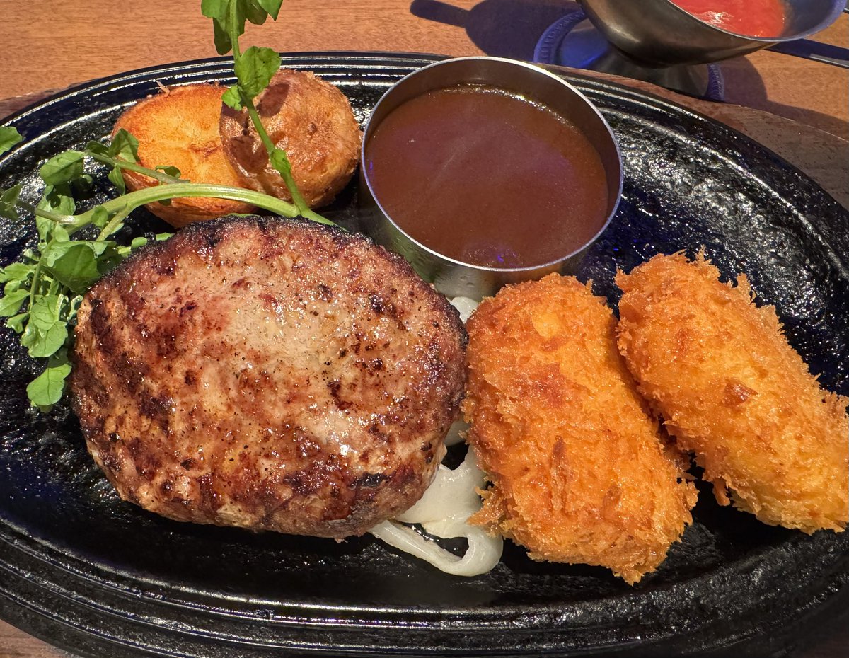 mix555's tweet photo. デザフェスで廃Cさんプレマ、メヒコ、カヤバ珈琲、たまごサンド、オークスヒットで良い週末。谷中銀座も散歩した🚶 https://t.co/r8bGpJ0Bfk