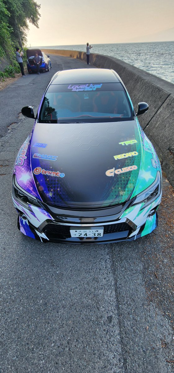 SHINICHI_GRX133's tweet photo. 新たにバージョンアップしました🚗
フード•ルーフ•トランク•ハチマキを施工して頂きました。
艶消しにエンボスとキラキラ輝くラッピングを仕込んで貰いボディ全体的にバランスのとれたデザインをして貰いました😁✨
クローバーハートさんに感謝🙏
デザイン･印刷･施行
CloverHeart様(@HimesyaraCH) https://t.co/73XF6BWOj2
