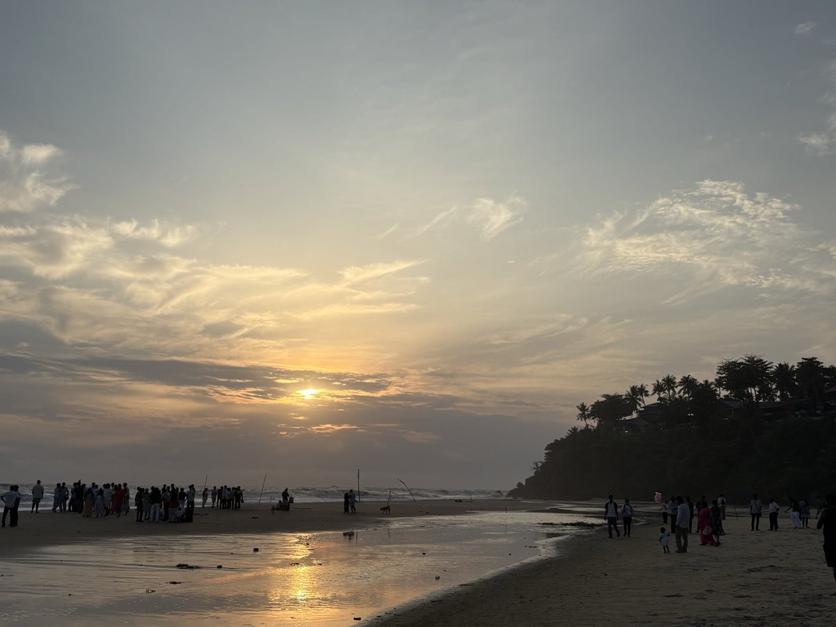 NicheAadmi's tweet photo. #varkalacliffbeach https://t.co/WMn4fjNdyh
