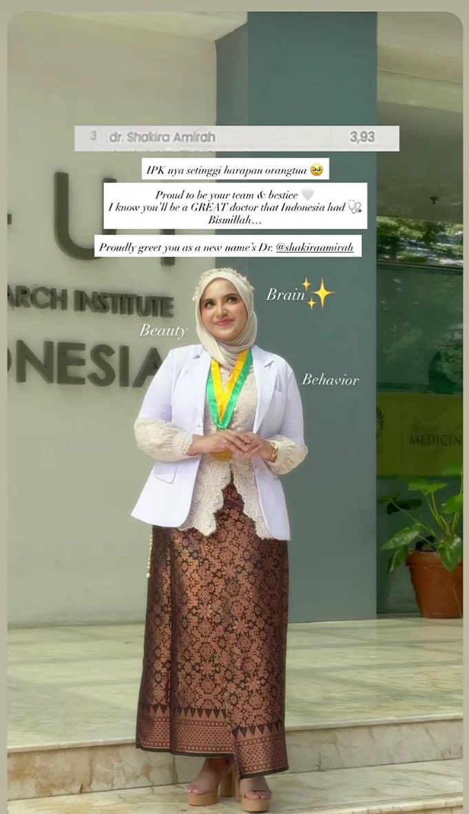 LambeSahamjja's tweet photo. shakira peserta coc yang pernah viral 
sudah lulus dan sah jadi dokter
dengan IPK 3,93 
artinya dari 144 sks 
hanya 1 atau 2 mendapat nilai B https://t.co/AlEyRgQDtv