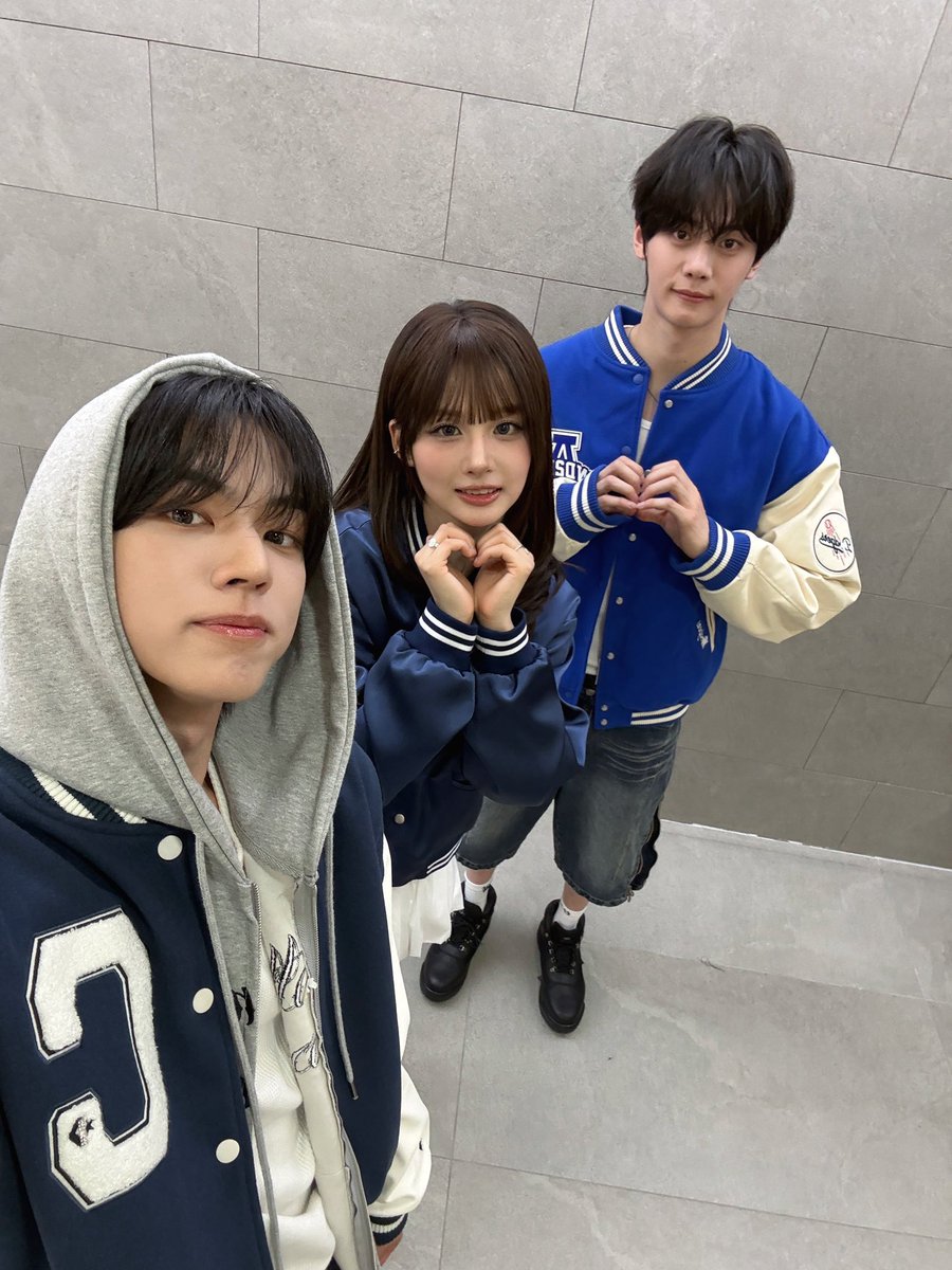 루니 tweet media