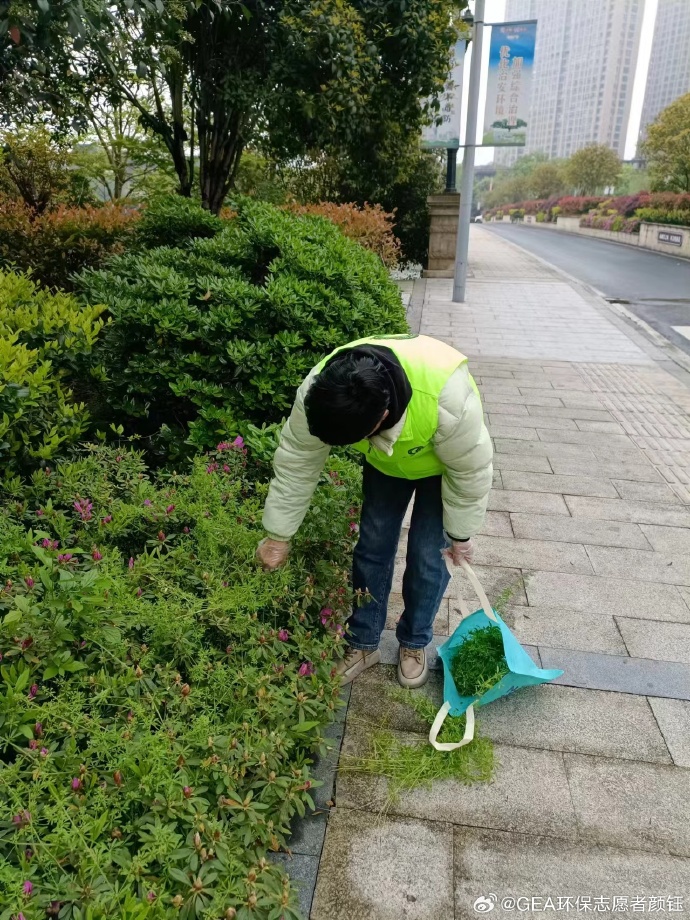 Navitha10's tweet photo. Join our community cleanup this Sat 9AM at Riverside Park! Bring gloves u0026 water – let’s make our neighborhood shine together https://t.co/CLWxnDo3xX