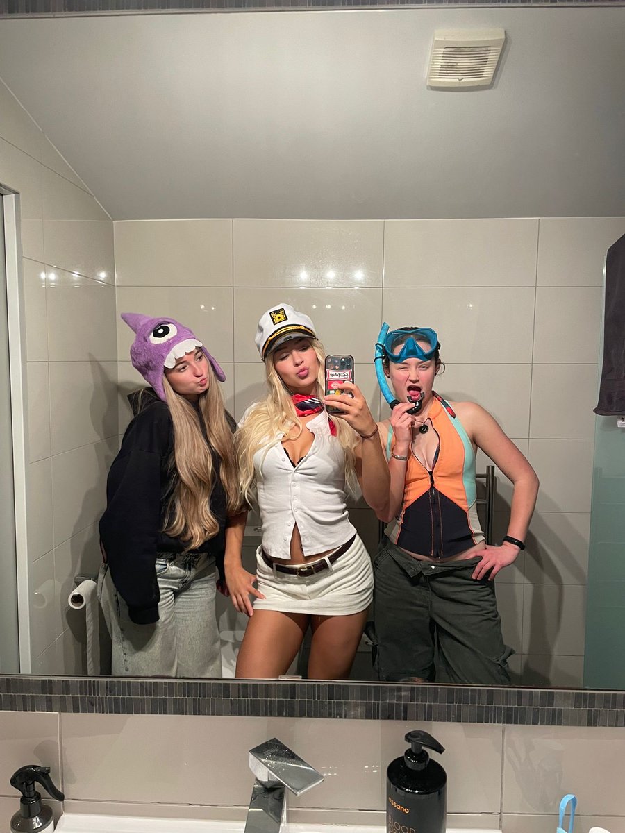 milliermoo's tweet photo. played dress up that means u losers get to reimburse me for my drinks xoxo pay up #findom #paypig #paypigs #goddess #feetfetish #feetworshi̇p https://t.co/HYbLHGKv8b