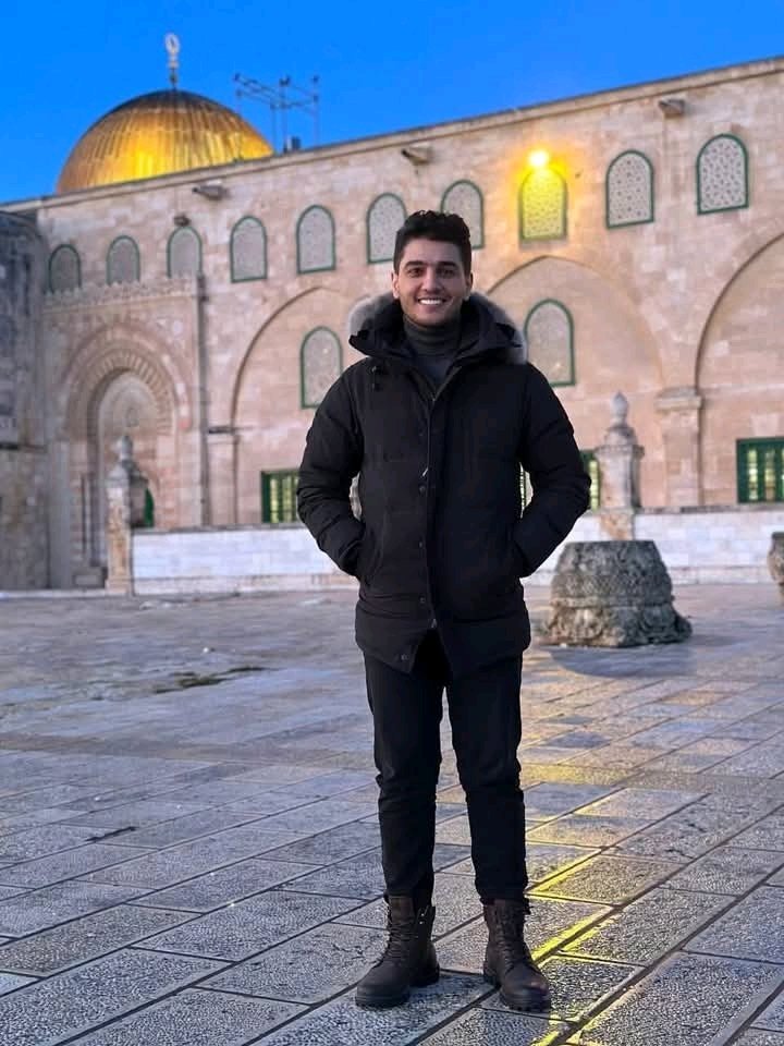 2000Ayash's tweet photo. محمد عساف أثبت في هاي الحرب أنه غزاوي أصيل، مش مثل بعض الغزازوة للأسف اللي مجرد ما سافروه، هبلونا ستوريات من مطاعم وكوفيهات وبيوت في عز القصف والمجاعة. https://t.co/w6SEjSw8L5