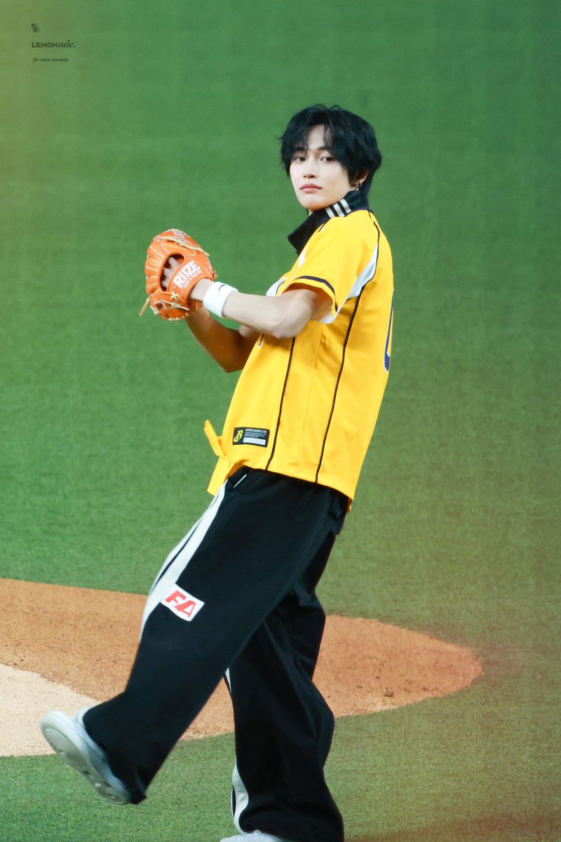 lemonadewithbin's tweet photo. 260524 Channel B Baseball Music Festival 

#RIIZE #라이즈 #ライズ 
#WONBIN #원빈 #ウォンビン https://t.co/lE1sJSfACI