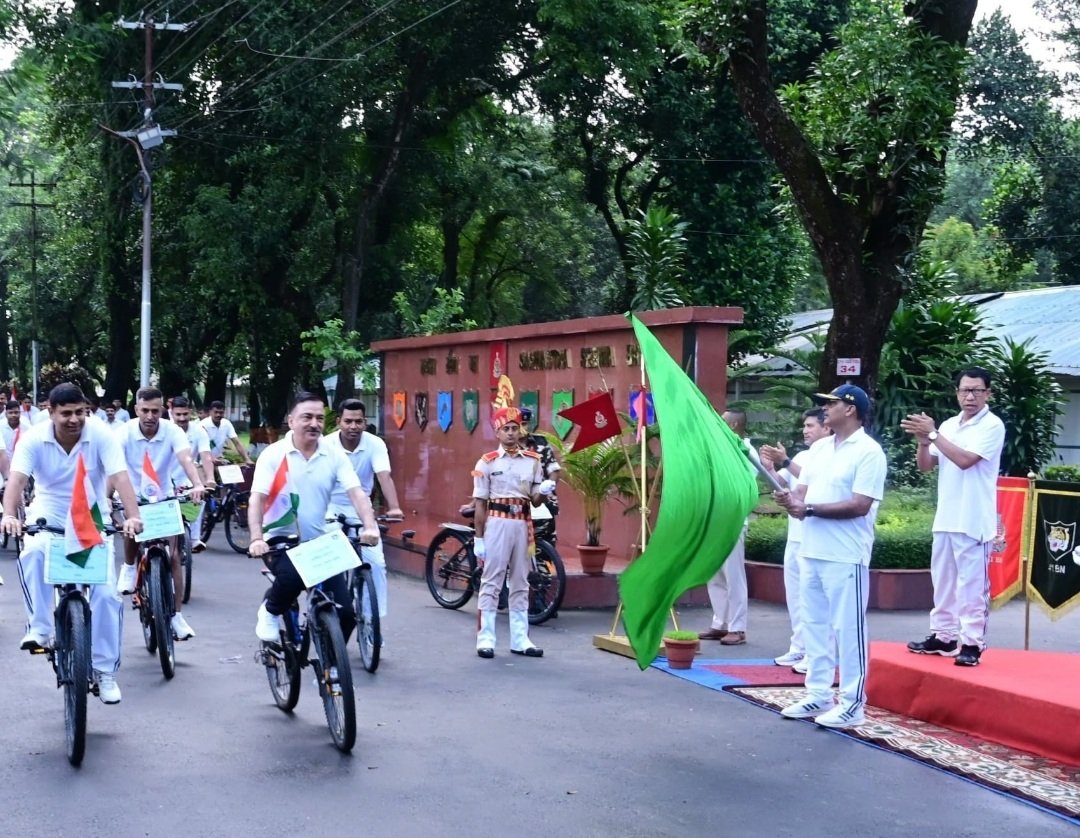 41BnSSB_INDIA's tweet photo. फिट इंडिया अभियान के अंतर्गत SSB FTR सिलीगुड़ी, SHQ रानीडंगा एवं 41वीं वाहिनी द्वारा 75वें “Sunday on Cycle” कार्यक्रम का उत्साहपूर्वक आयोजन किया गया। अधिकारियों एवं जवानों ने साइकिल रैली में भाग लेकर फिटनेस, अनुशासन एवं स्वस्थ जीवनशैली के प्रति अपनी प्रतिबद्धता प्रदर्शित की। https://t.co/FZTlTp5up6