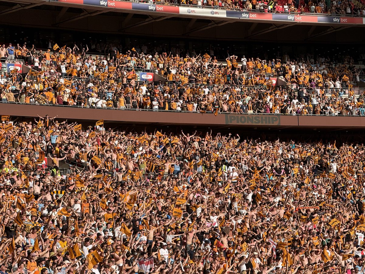 bsimmoutt's tweet photo. One of the best days out in a very long time. We just don’t lose in the playoffs. HULL ARE PREMIER LEAGUE ⚫️🟠🇹🇷🐅⚫️🟠🇹🇷🐅 
#hcafc #hull #hullcity https://t.co/VG6Be745E5