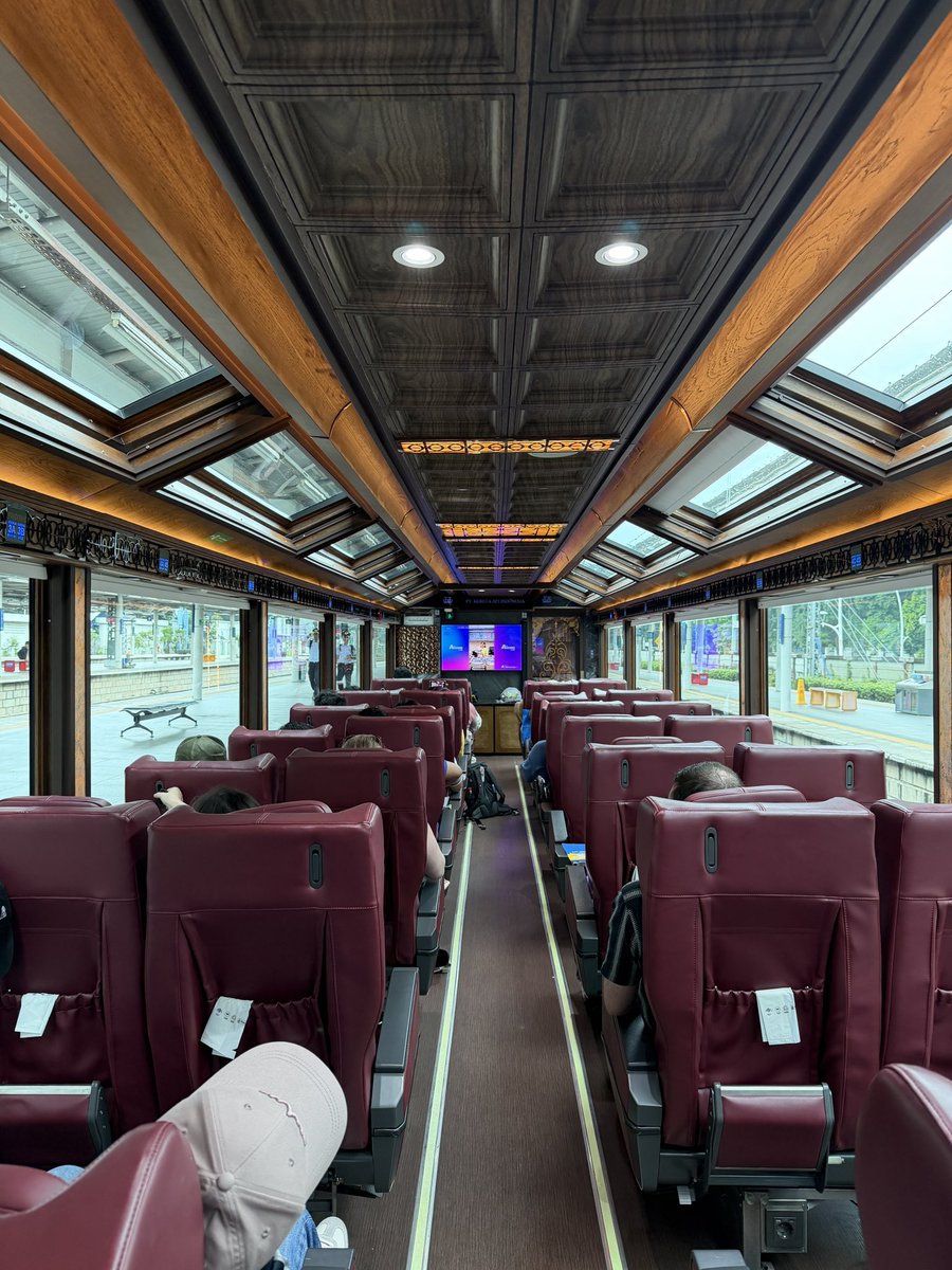 putranicholas1's tweet photo. Nyobain kereta panoramic gen 3 https://t.co/ExitGJBFWZ