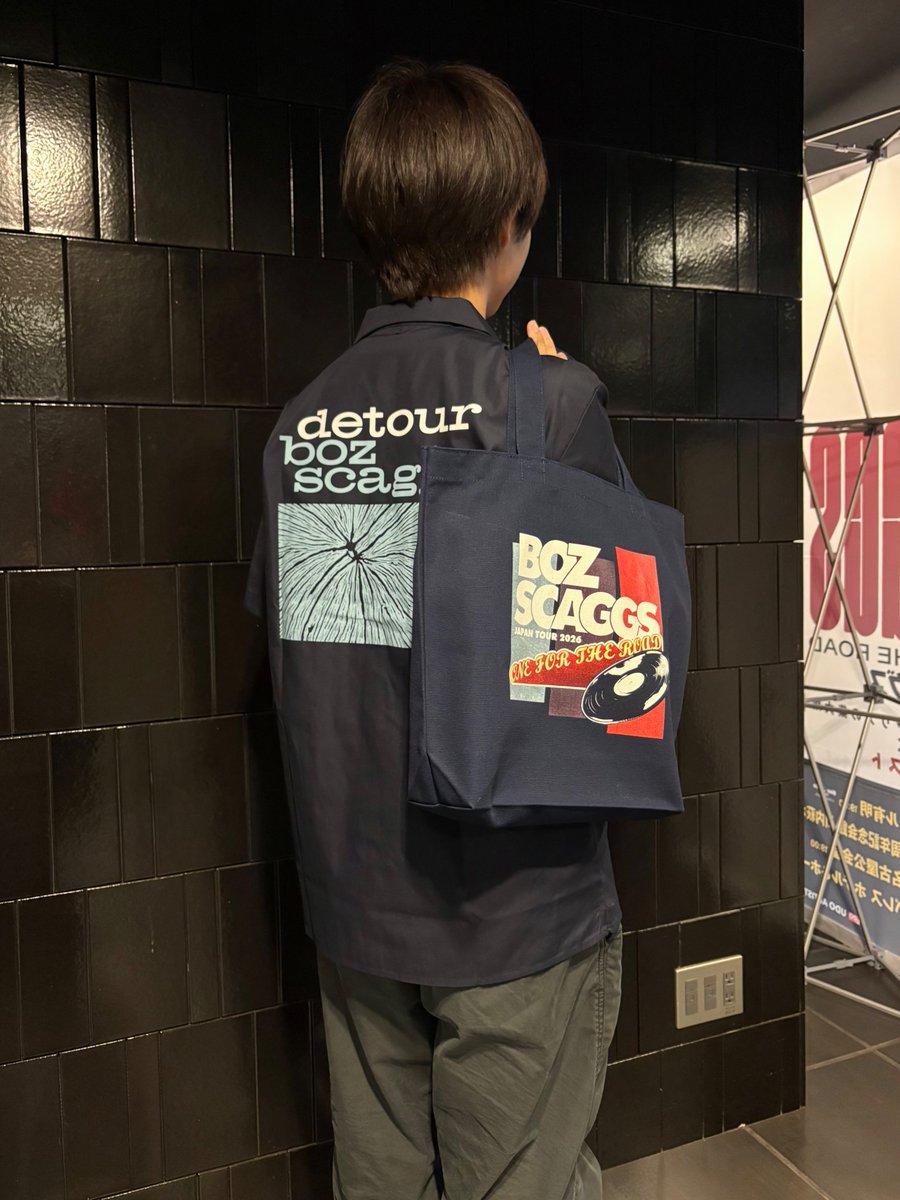 UDO_Goods's tweet photo. 【#ボズ・スキャッグス】
本日、ジャパンツアー2都市目となる仙台公演🇯🇵
まもなくグッズ先行販売開始‼️
本日のおすすめは、レトロ感あるデザインの『トートバッグ』👜
内ポケット付きで実用性も抜群✨
ライブの記念にいかがでしょうか？

▼詳細はこちら
https://t.co/llGwX8wwCf https://t.co/6z2o0LJNrW