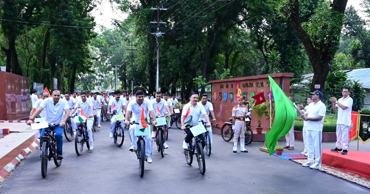 41BnSSB_INDIA's tweet photo. # फिट इंडिया अभियान के अंतर्गत SSB FTR सिलीगुड़ी, SHQ रानीडंगा एवं 41वीं वाहिनी द्वारा 75वें “Sunday on Cycle” कार्यक्रम का उत्साहपूर्वक आयोजन किया गया। अधिकारियों एवं जवानों ने साइकिल रैली में भाग लेकर फिटनेस, अनुशासन एवं स्वस्थ जीवनशैली के प्रति अपनी प्रतिबद्धता प्रदर्शित की। https://t.co/0s7Jm8wUuR