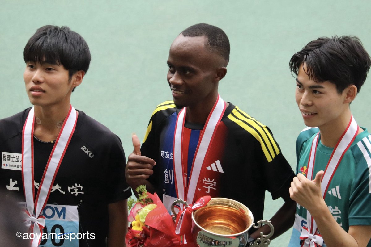 aosupo_rikujyo's tweet photo. #関東インカレ
男子2部 #3000mSC 表彰式
3位 #本間創
最後の関東インカレで、4年間の集大成となるような輝かしい表彰式となりました✨
#青学 #青山学院大学 #青学陸上 #青学長距離 #青学駅伝 #アオガチ #青山スポーツ https://t.co/oufvpXW9LD
