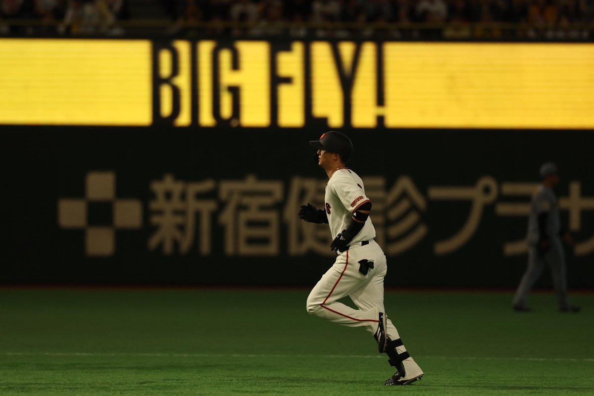 七回裏】巨人 3-6 阪神 1死二塁から #吉川尚輝 選手の今季第1号となる