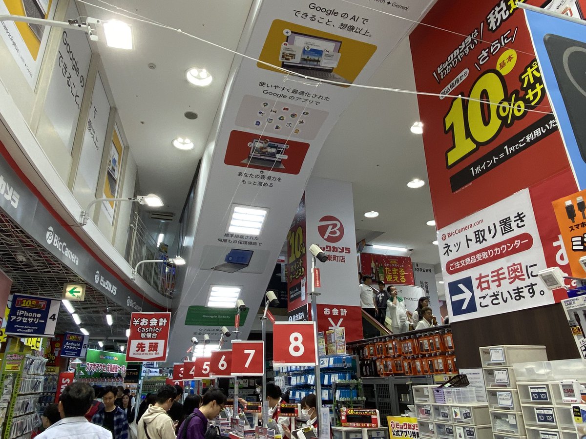 S駅 tweet media