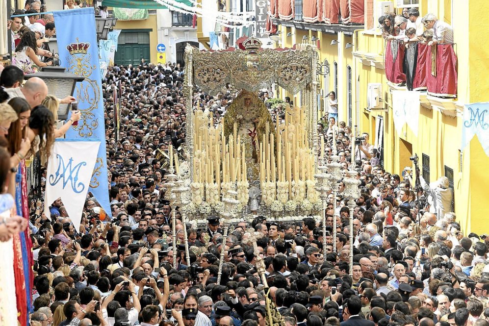 Luisruizl20's tweet photo. 12 años de la salida extraordinaria de la Virgen de la Esperanza para la celebración del cincuenta aniversario de su Coronación Canónica...comenzaban unos días maravillosos...💚
@Hdad_Macarena https://t.co/4YxbBDox46