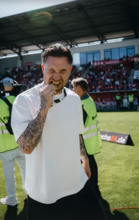 ExBetze's tweet photo. Herzlichen Glückwunsch an Ex-#betze Spieler Jan Löhmannsröben zum Sieg im Landespokal Sachsen-Anhalt gegen Germania Halberstadt und der erneuten Teilnahme am DFB-Pokal mit dem Halleschen FC. https://t.co/F7eDzH7OBL