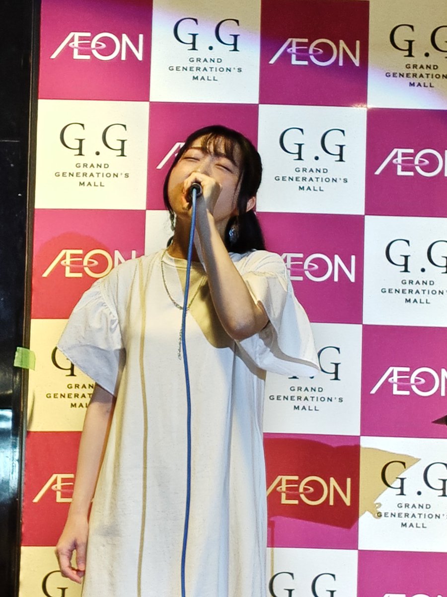 JURI_AZURE's tweet photo. 音子島inイオン八事ショッピングセンターにてLIVEありがとうございました〜❣️🏝️

衣装が偶然さなちゃんと白かぶり🤍🤭

八事の雰囲気に合わせたセトリと思いきや、最後だけライブハウスでしたが🤣👋参加してくれた皆さん本当にありがとう！🥹✨

おかげさまで嬉しい「樹里」ライブ初めとなりました🫶 https://t.co/d4rKCWfnQ6