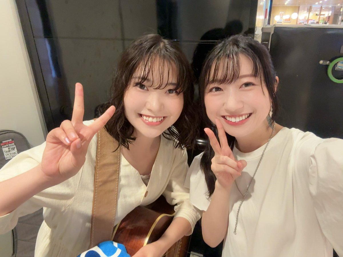 JURI_AZURE's tweet photo. 音子島inイオン八事ショッピングセンターにてLIVEありがとうございました〜❣️🏝️

衣装が偶然さなちゃんと白かぶり🤍🤭

八事の雰囲気に合わせたセトリと思いきや、最後だけライブハウスでしたが🤣👋参加してくれた皆さん本当にありがとう！🥹✨

おかげさまで嬉しい「樹里」ライブ初めとなりました🫶 https://t.co/d4rKCWfnQ6