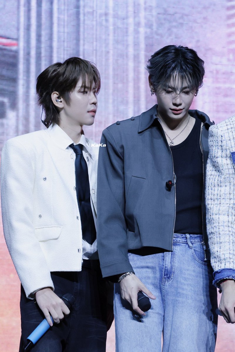 Princess0kaka's tweet photo. Bb looks unwell？
❤️🩵
@bb0un @Prem_space

SO PROUD OF BOUNPREM
#BounPrem 
#bb0un #prem_space
 #LOLFanFest2026D3 https://t.co/RJFj11US3g