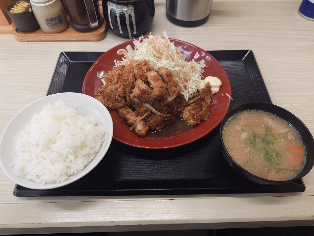 st41vr4's tweet photo. かつや
トンテキとチキンカツ定食 https://t.co/GAKa6vdaBo