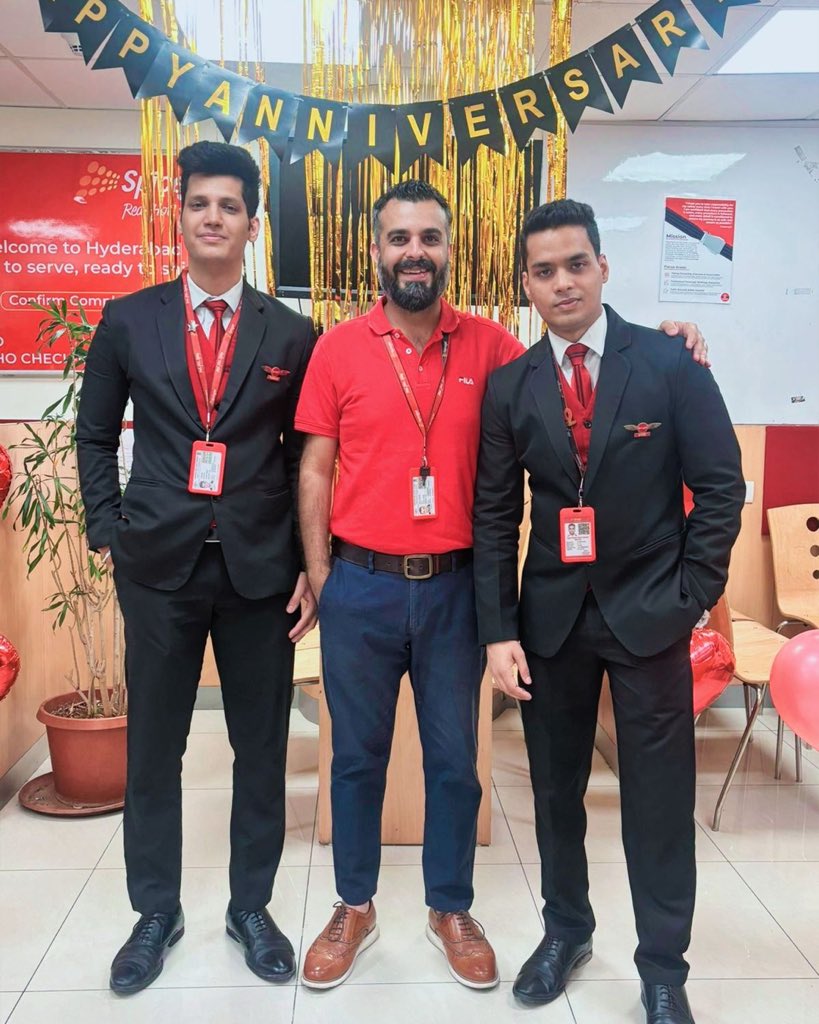 flyspicejet's tweet photo. 21 years of flying. 21 years of you. ❤️
Thank you for being part of our journey.
#flyspicejet #spicejet #anniversarycelebrations #aviation #addspicetoyourtravel
(1/3) https://t.co/DabGQibj6Z