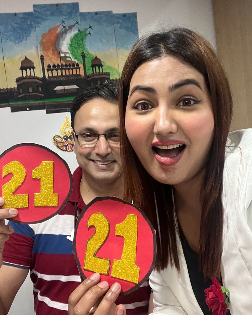 flyspicejet's tweet photo. 21 years of flying. 21 years of you. ❤️
Thank you for being part of our journey.
#flyspicejet #spicejet #anniversarycelebrations #aviation #addspicetoyourtravel
(1/3) https://t.co/DabGQibj6Z