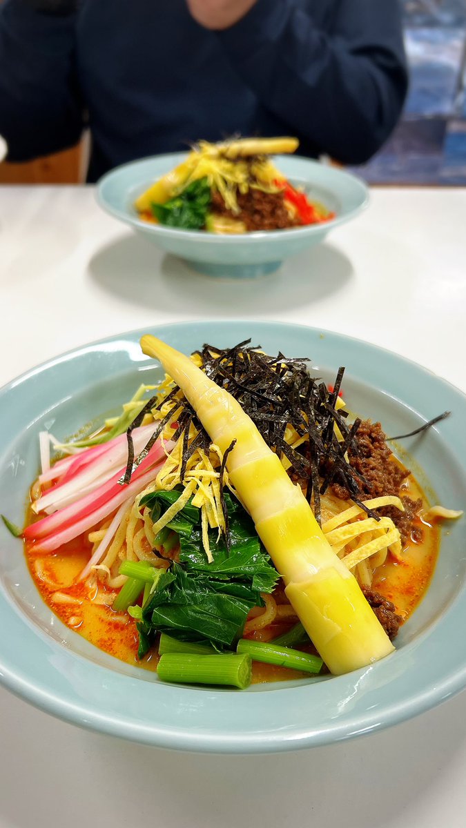 suggertaro's tweet photo. 夏はこれ！
ココナッツガーデンの冷やし担々麺
半チャセット🍜
苦竹に明日葉にとご当地ならではな
トッピングがたまらないね😋

#三宅島　#ご当地グルメ　#町中華　#冷やし担々麺 https://t.co/OjQkZ1sZor
