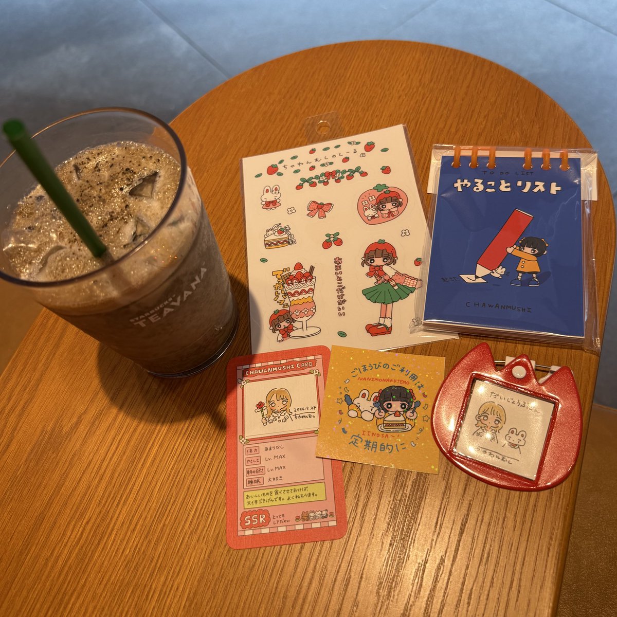 sksk215's tweet photo. デザフェス戦利品🧸🩰お品書きを見た時から「めっちゃ欲しい…」の感情しかなかったので、買えて良かった〜！似顔絵もまた描いていただけたり（ちゃわんむしさん2回もｽﾐﾏｾﾝ）、やれば終わるステッカーやまぐろや卵、サーモンなど（？）幸せでいっぱいですඉ_ඉ 合掌……🙏🏻 #デザフェス63 https://t.co/KL2LYhvFuM