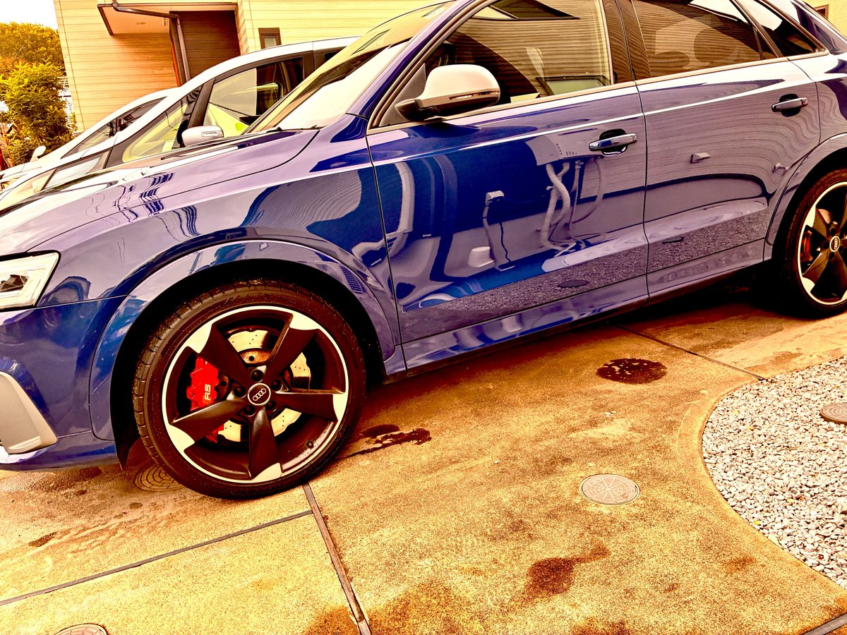 nyakioBoxer's tweet photo. （＾･ｘ･＾）午後は3台の洗車

どれもキャラが立っていて…
凄く気に入っている

911の存在感
BRZの軽快さ
RSQ3の万能感

湘南の海や外苑のカフェへドライブ
それも良いけど

こうして好きなクルマに囲まれる時間
しみじみと豊かさと幸せを感じるねぇ…

また、明日から頑張ろう！ https://t.co/Jae6SHV2P2