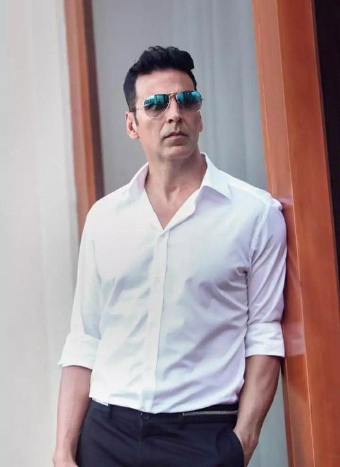 deepeshpande4's tweet photo. #AkshayKumar TEAMS UP WITH #VipulAmrutlalShah FOR AN AMBITIOUS ALIEN THRILLER, #Samuk... The large-scale VFX-heavy film will be directed by #Sanak and #InsideEdge fame Kanishk Varma, while Vipul Amrutlal Shah will produce it under his
@sunshinepicture
banner, along with Akshay https://t.co/5V53lCaDMh