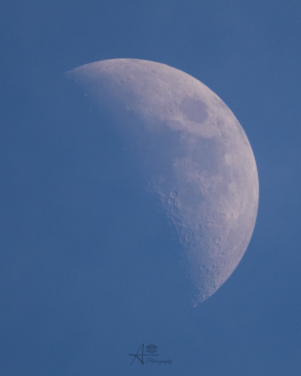 APGHPhotography's tweet photo. Daytime moon
#lunar

https://t.co/Ici8VLaFhV
https://t.co/Ocwq0jVxUd
#photography #apghphotography
#halifaxphotographer #halifax
#calderdale #nikon #nikond3500
#S26Ultra #zv1a #bluesky
#blueskyphotographer #vero #verotography https://t.co/8f7lhw89gI