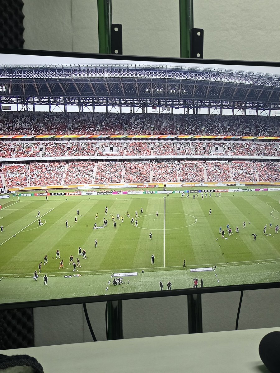 Eu tenho dois sonhos futebolísticos: 1. Estar presente em uma Copa