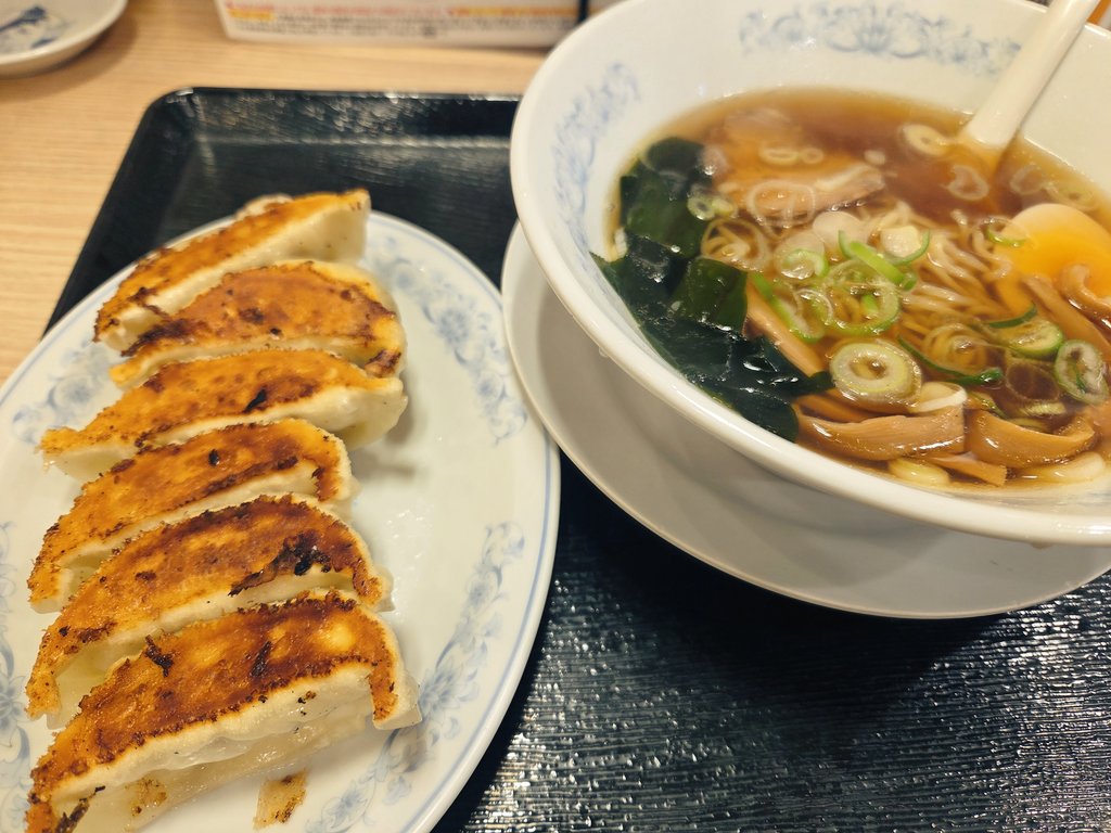 tokiwomodosou's tweet photo. きのうたべたらーめんとぎょうざ ！
#ぎょうざの満州 https://t.co/kjJclJ3UVe